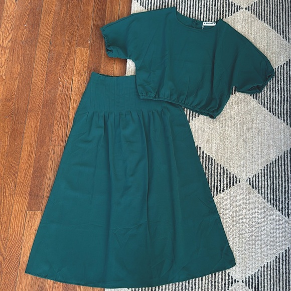 Green Puffed Sleeves Top and Pleated Midi Skirt Matching Set - Picture 1 of 9